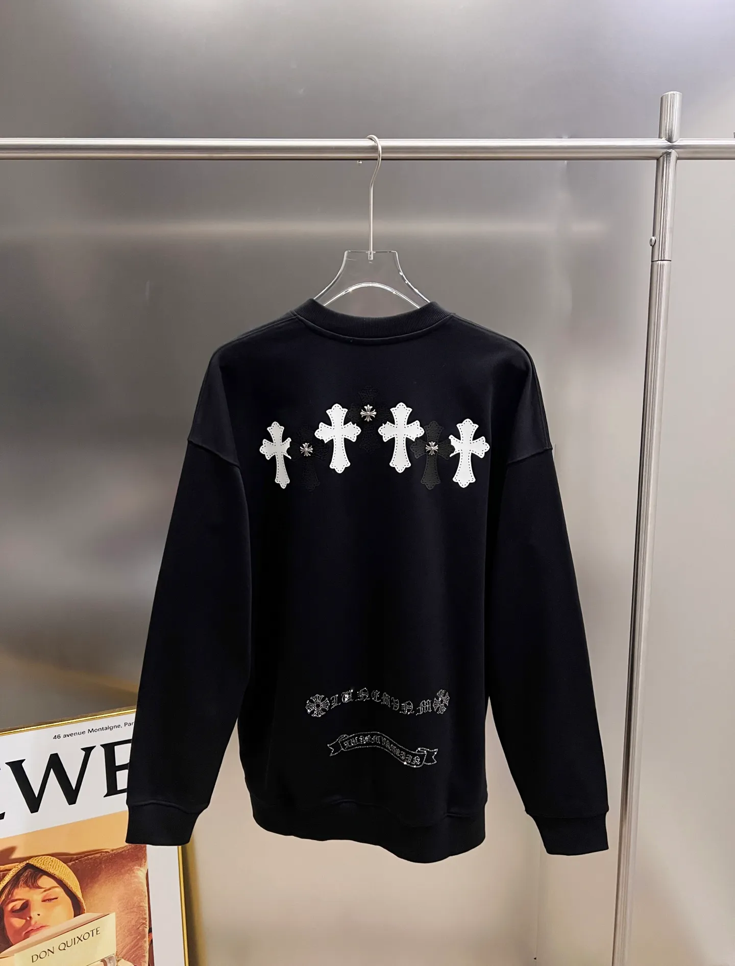 🅿️280 CH Crowe 2025 Autumn and Winter New Style Round Neck Long Sleeve Sweater Cross Patch Leather + Customized Hardware Metal Horseshoe Sanskrit Characters + Middle Eastern Australian Diamond Design Craftsmanship The real thing is great🔥Same style for men and women, loose version Size S M L XL XXL Five sizes Black White